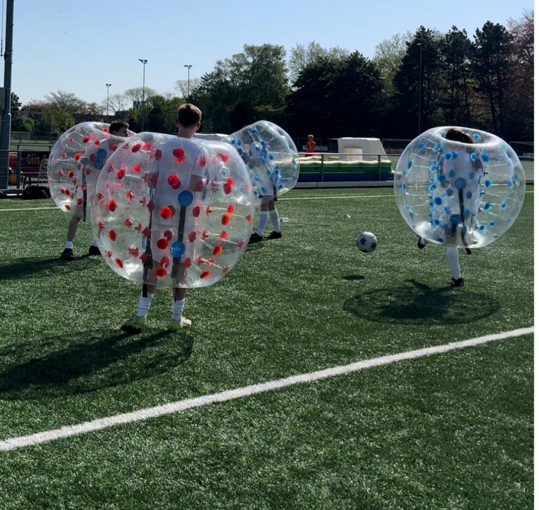 Bubbelvoetbal Botsen, Rollen & Scoren!